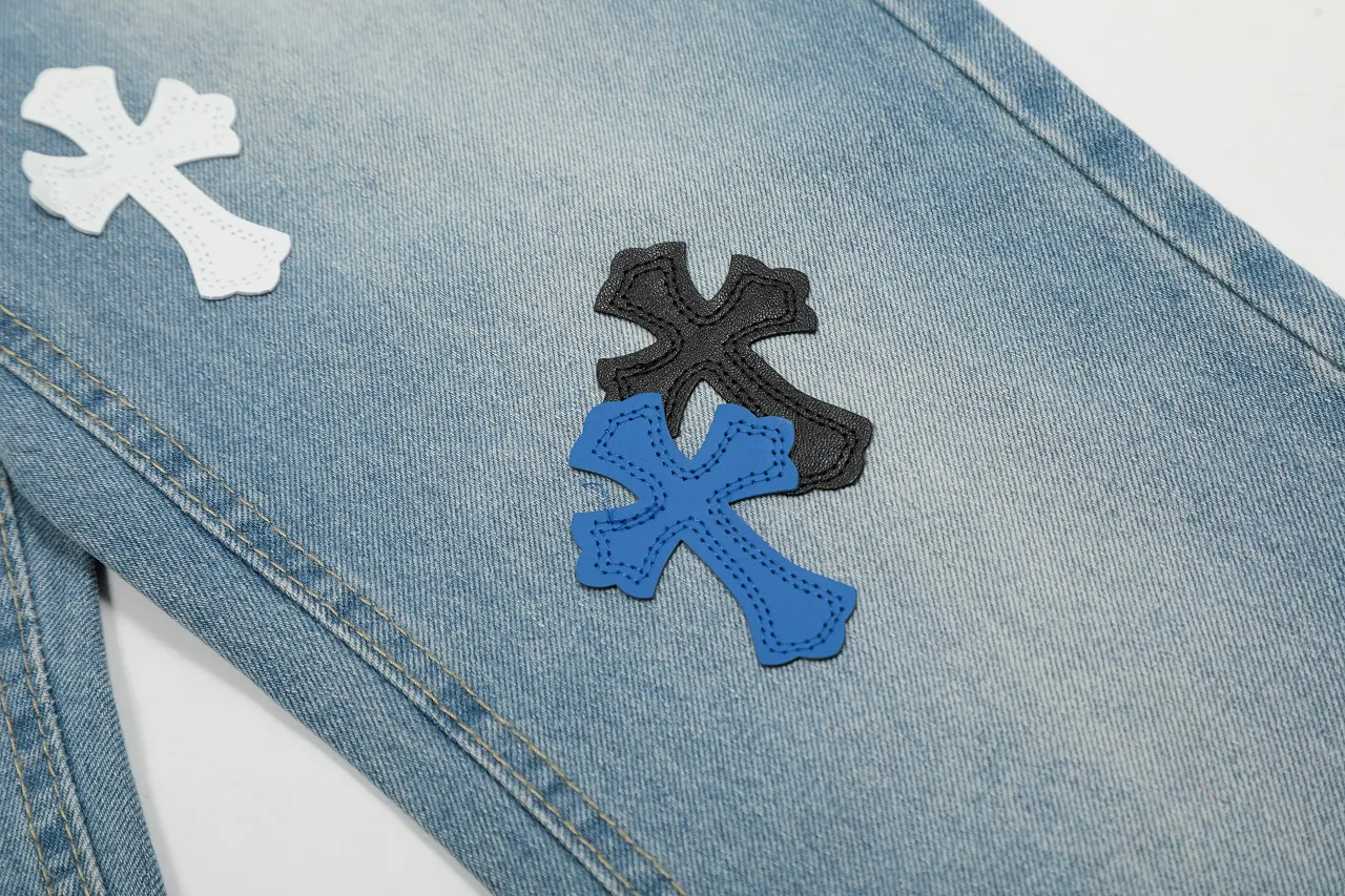 KE972#P240 The only correct leather label version on the market Chrome Hearts CH Cross embroidery distressed jeans Top ceiling quality 100% correct version The correct version is here!  Believe me this must be the best quality you will ever come across! ! Excellent value for money! !  Styles with different washes and textures are very friendly to people with thin legs and thick legs. The straight version is very flattering to the shape of the legs. The moderate length is timeless and easy to match. It is the basis of various styles and a must-have in the wardrobe! ! Add a little stacking to easily control this year's popular clean fit fabric. The fabric is stiff but the upper body is soft without losing texture. The sides and cuffs of some styles have a bone-wash effect. It's really hard not to love it! The outfit effect is immediate! ✅Correctly customize the Croxin metal leather label on the back panel. It is not sold directly with the cross on the finished jeans. 1:1 copying strives for excellence and the details are perfectly grasped. ✅The cross leather label is clear and smooth. Exquisite turning top craftsmanship. ✅Buttons, zippers and hardware are all customized versions of the Croxin LOGO. ✅High-cost washing process. Size: 28 30 32 34 36 (5 sizes)
